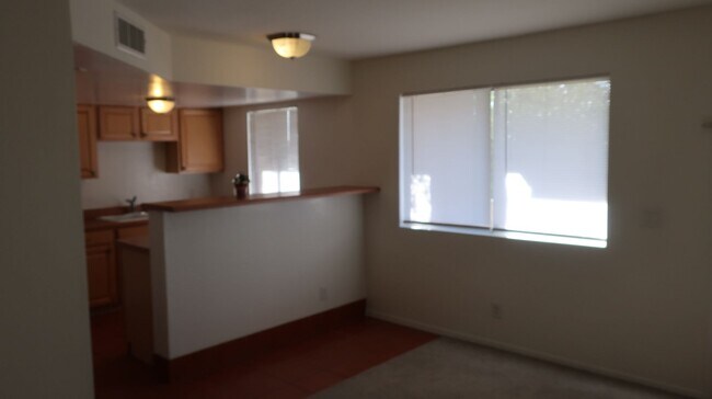 Building Photo - Attractive & Affordable 2 Bedroom Condo in...