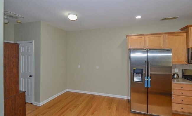 Building Photo - 2877 Cross Creek Dr