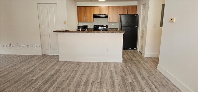 Foto del edificio - 5860 W Sample Rd