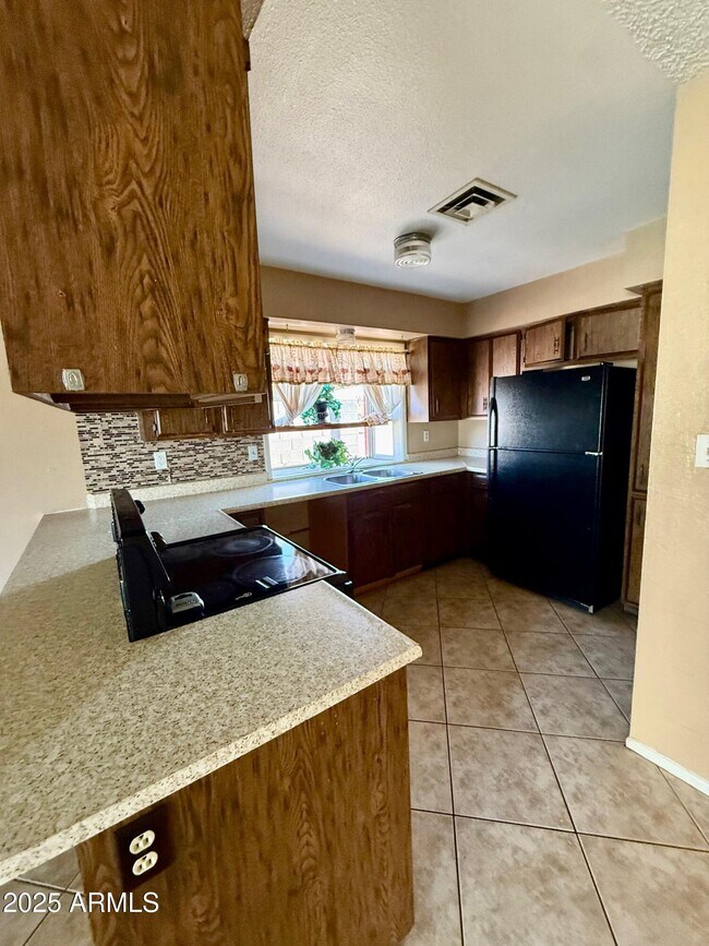 Foto del edificio - 8738 W Columbus Ave