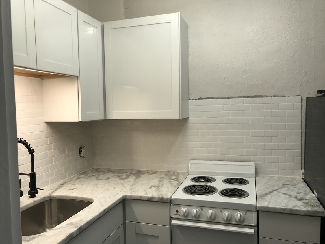 Primary Photo - 1140 W Hamilton St