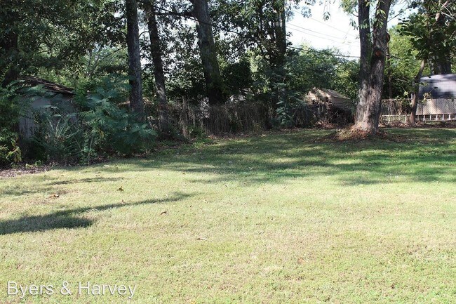 Building Photo - 3 br, 1.5 bath House - 21 Binks Dr