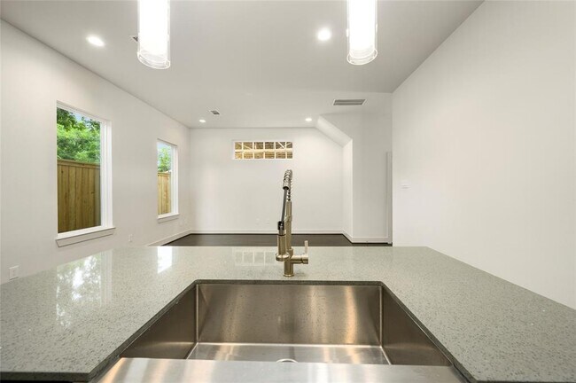 Building Photo - 9448 Kerrwood Ln