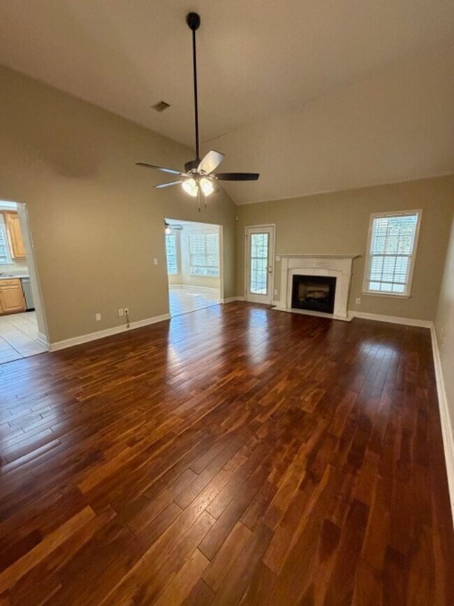 Foto del edificio - Charming Bonaire Home with Workshop, Privacy Fence & Spacious Layout!