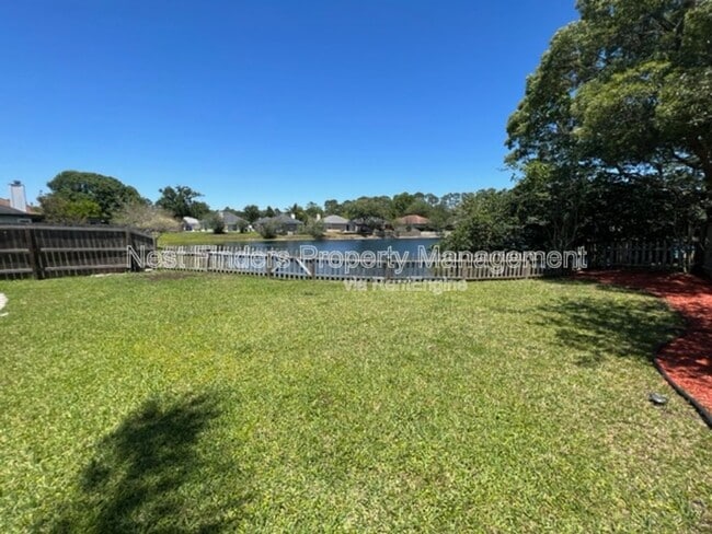 Foto del edificio - 11201 Wandering Oaks Dr
