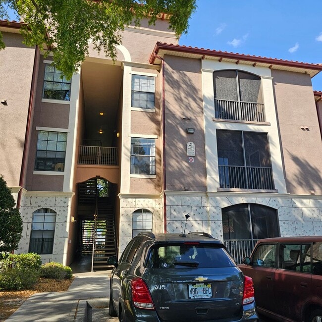 Building Photo - Spacious First-Floor Condo