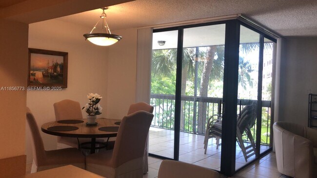 Foto del edificio - 2025 Lavers Cir