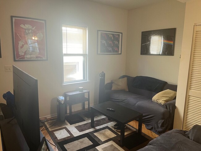 Foto del edificio - One bed, duplex in Lakeview, Pet friendly!!