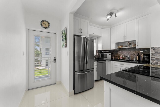Foto del edificio - 1041 Hillsboro Mile Unit 5