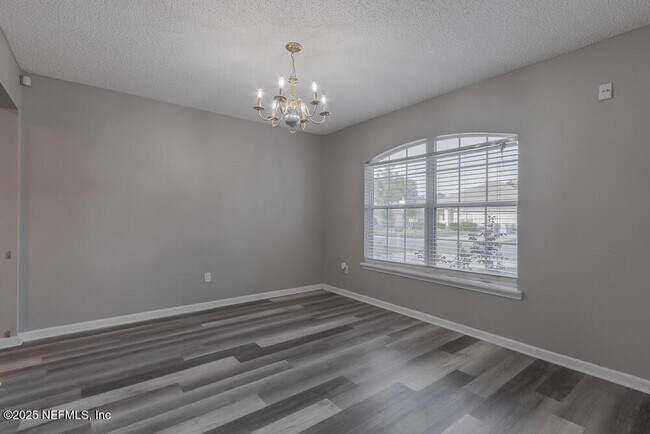 Foto del edificio - 14004 Crestwick Dr W
