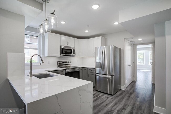 Building Photo - 540 S 52nd St