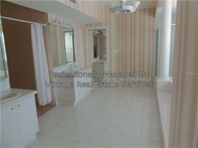 Building Photo - 1770 Lago Vista Blvd