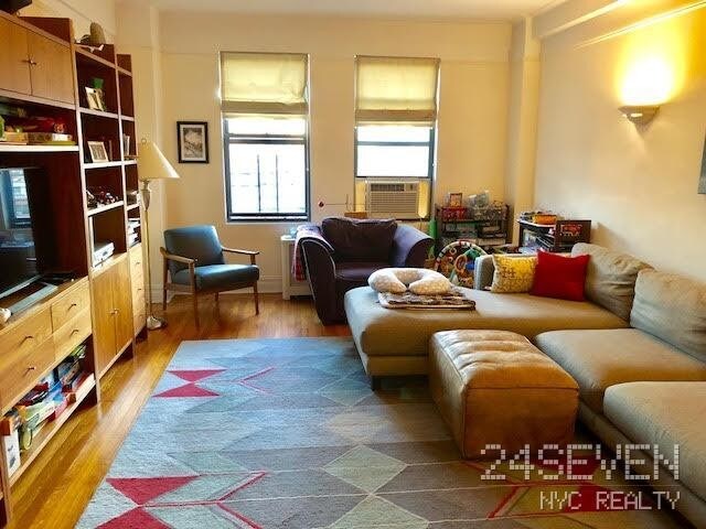 Building Photo - 27 W 96th St