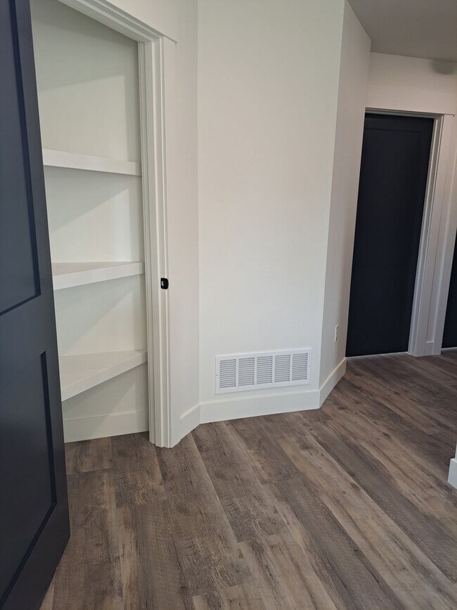 Building Photo - 3 Raven Ridge