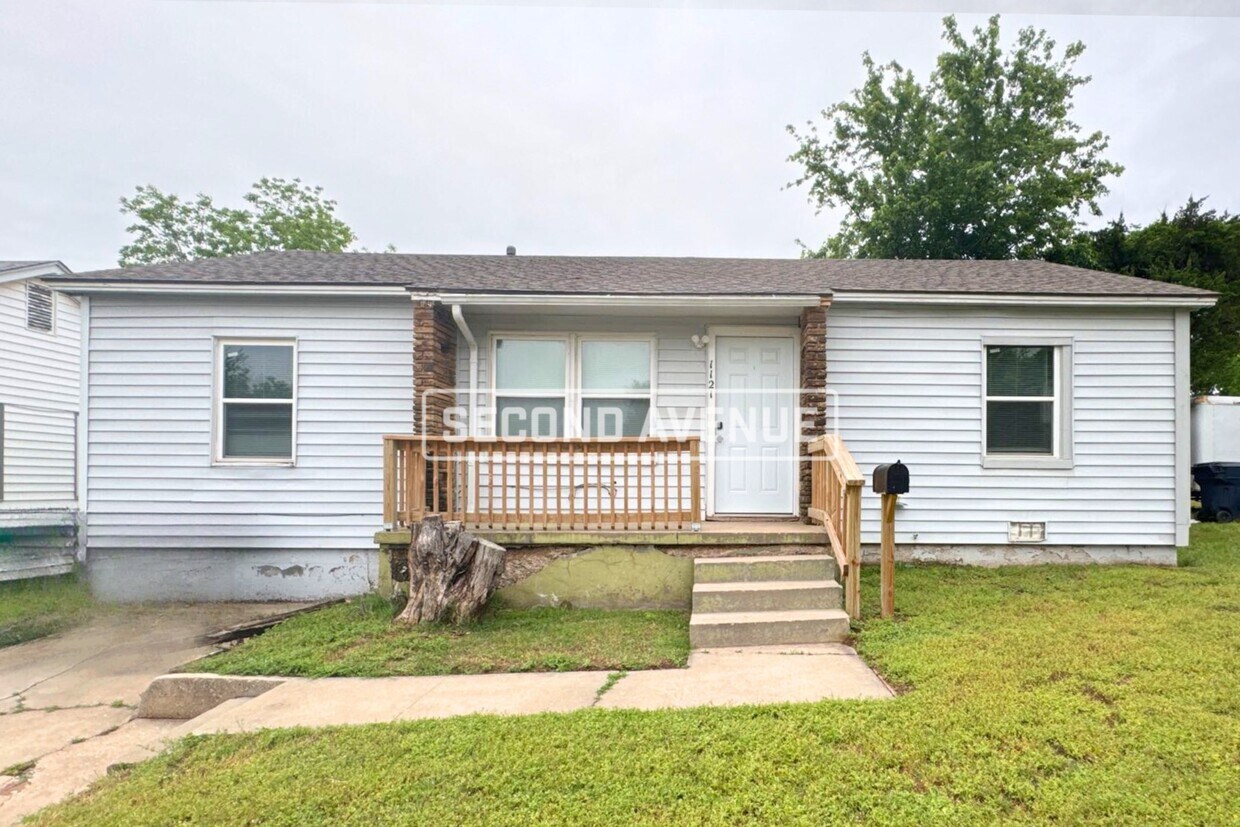 Primary Photo - 1121 SE 18th ST
