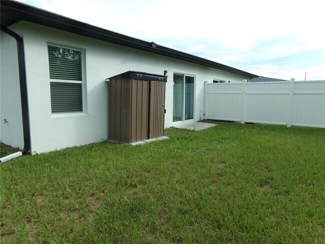 Building Photo - 2262 Fernwood St