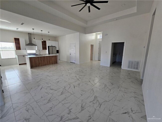 Foto del edificio - 8 N Revolution St