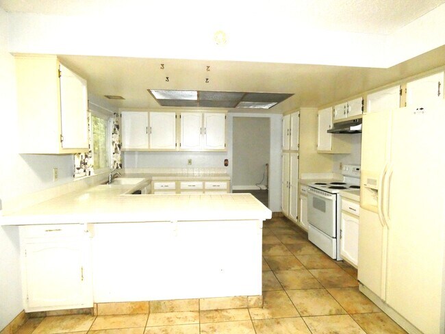 Building Photo - 3925 Parque Verde Ln