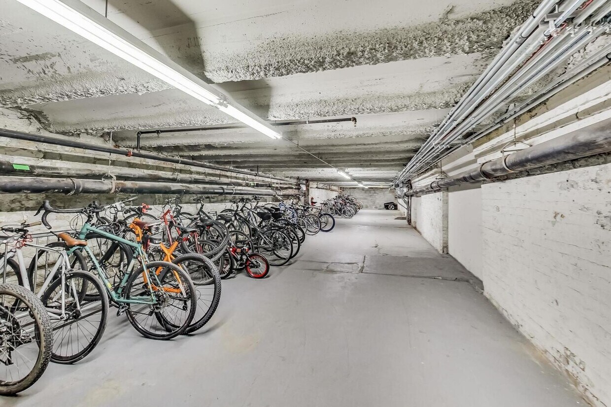 Bike Storage - 550 W Harrison St