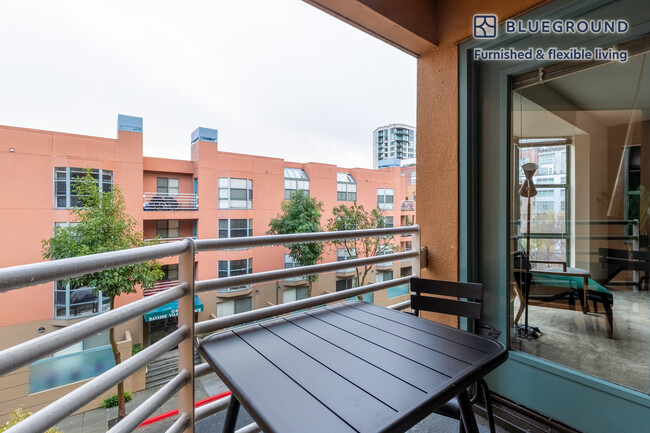 Foto del edificio - 2 Bayside Village Pl