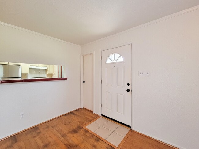 Building Photo - 418 Garland Dr