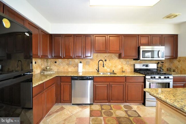 Building Photo - 115 Farrington Ct