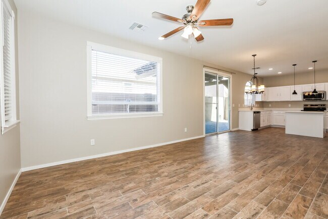 Foto del edificio - 1130 E Coppola St