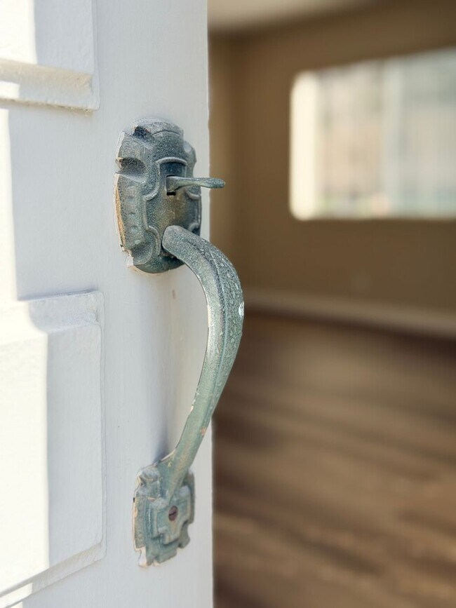 Foto del edificio - Beautiful End-Unit Townhome 2 bedroom and 1.5 bath