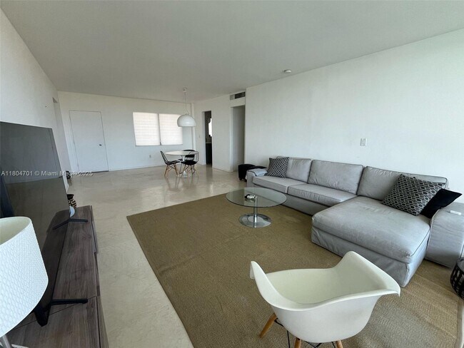 Foto del edificio - 9101 E Bay Harbor Dr