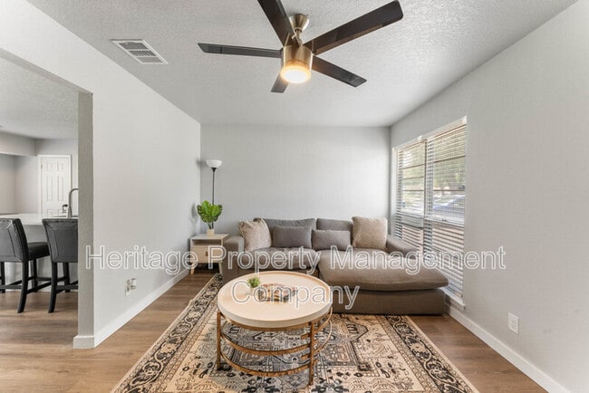 Foto del edificio - 7210 Cloverfield Ln