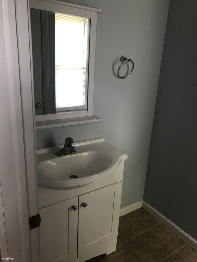 Building Photo - 1 br, 1 bath Apartment - 417 Cattell St