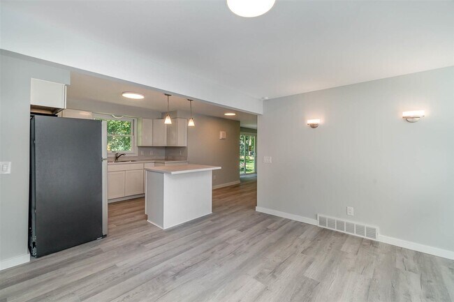 Building Photo - 412 Harper Ln