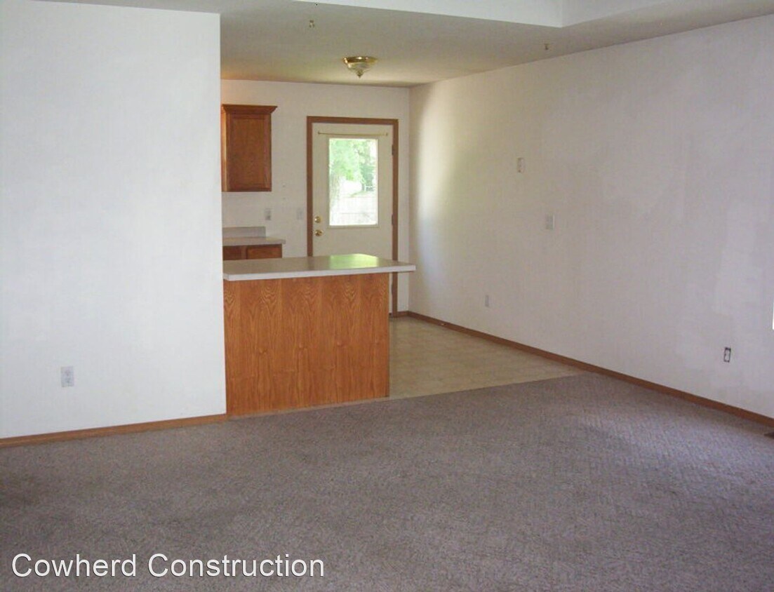 Building Photo - 3 br, 1.5 bath House - 1930 N Hillcrest