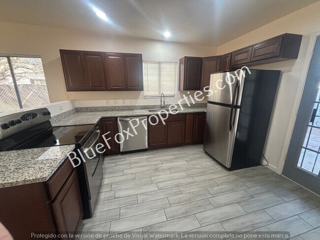 Foto del edificio - 245 E Norma Ln