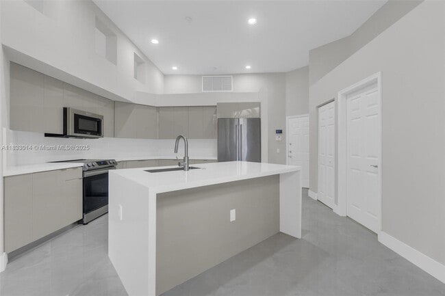 Building Photo - 2553 Bay Pointe Dr