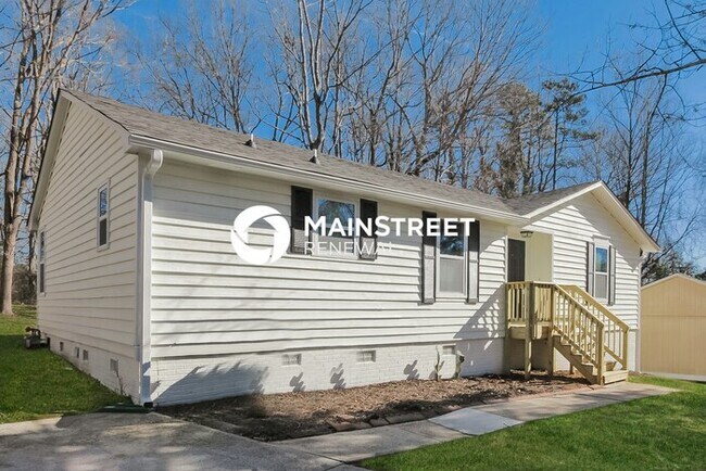 Foto del edificio - 3 Bedroom Pet-Friendly Home in Charlotte, NC with Main Street Renewal