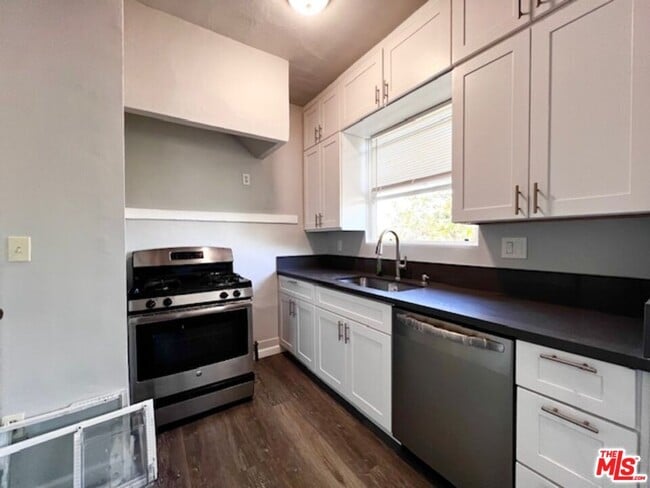 Foto del edificio - 4103 S Hoover St