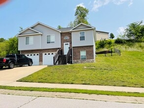 Building Photo - 117 Sycamore Dr