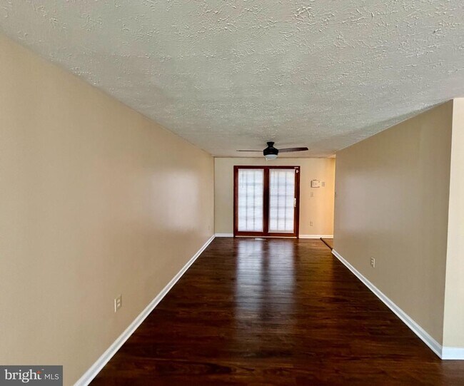 Foto del edificio - 6308 Clinton Way