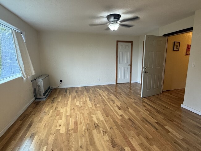 Building Photo - 65590 Nikolaevsk Rd