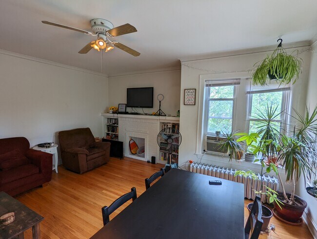 Foto del edificio - 1722 W Carmen Ave