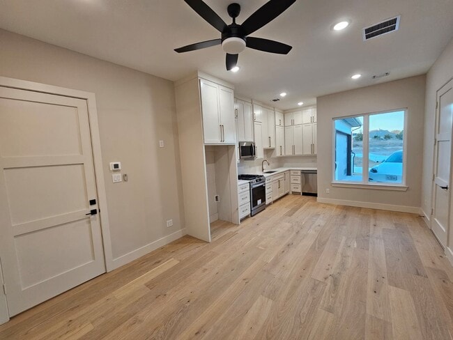 Foto del edificio - 390 Michael Ln