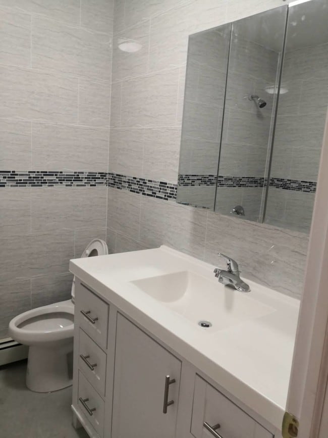 Building Photo - 1842 E 12th St