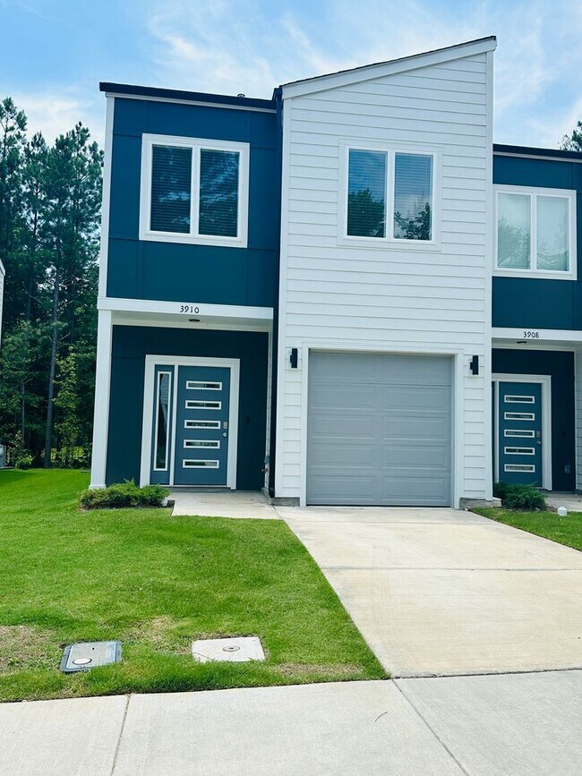 Building Photo - 3910 Convergence St