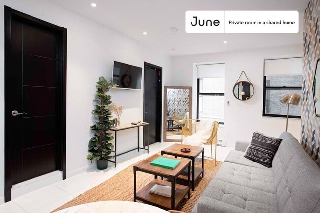 Building Photo - Private bedroom in 3 bed/2 bath Home