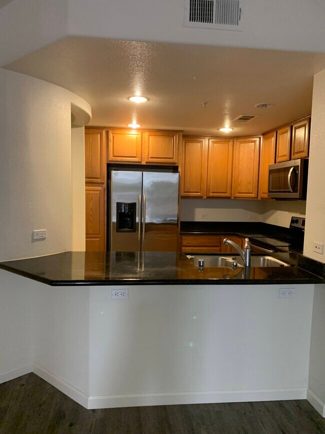 Kitchen with granite countertop - 800 S Abel St