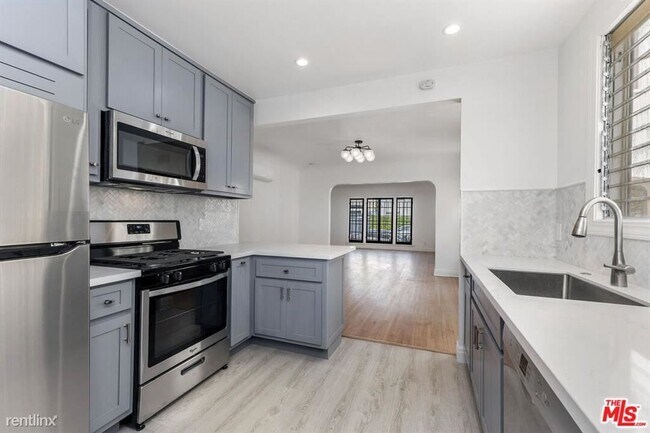 Building Photo - 2 br, 2 bath Condo - 641 N Irving Blvd