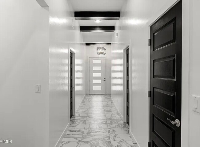 Foto del edificio - 13256 Coldham St