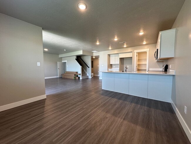 Foto del edificio - New Never Lived in Springville Townhome Fo...