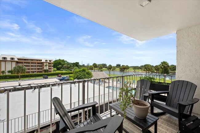 Foto del edificio - 336 Golfview Rd